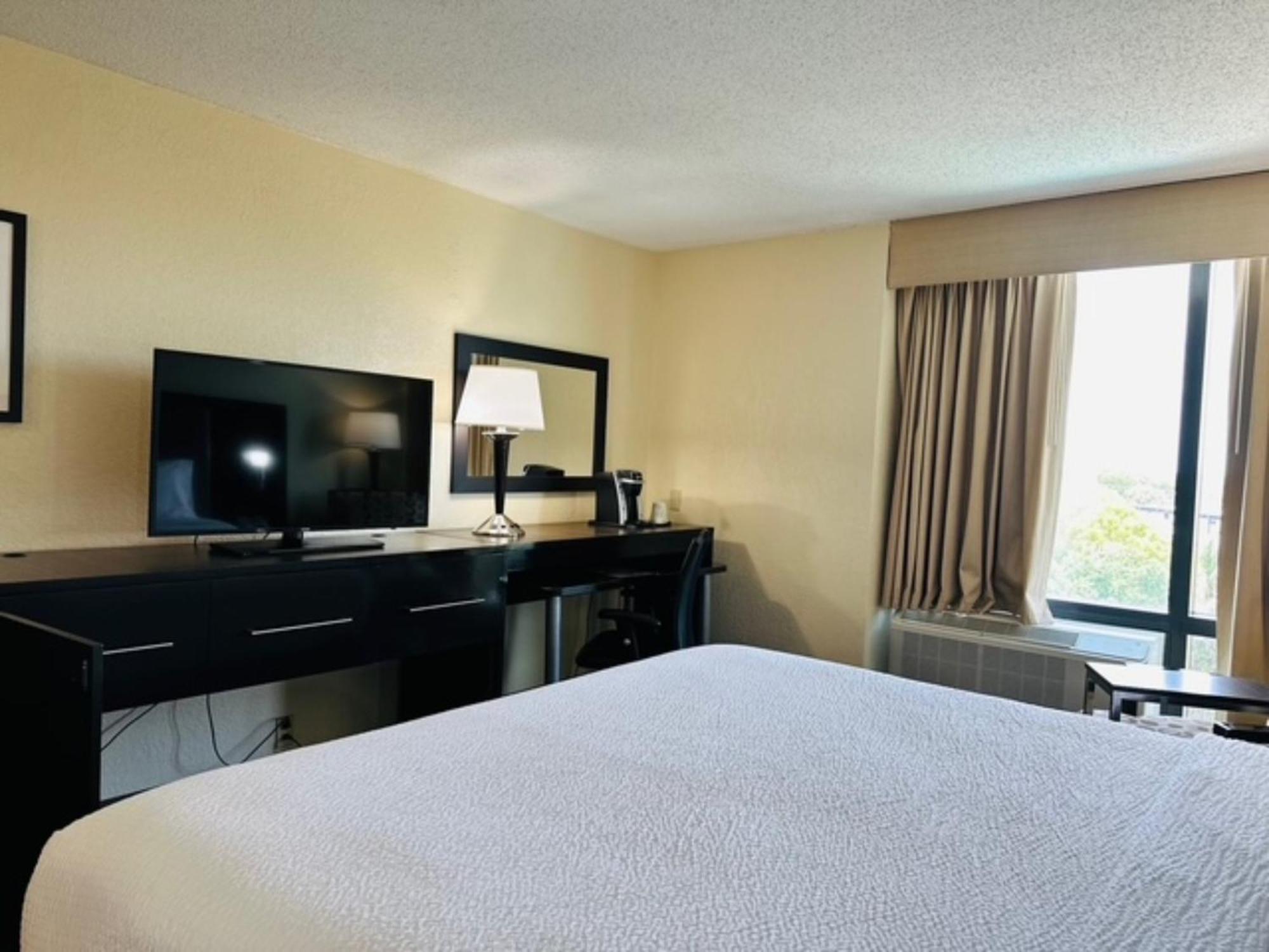 Holiday Inn Miami International Airport By Ihg Miami Springs Екстериор снимка