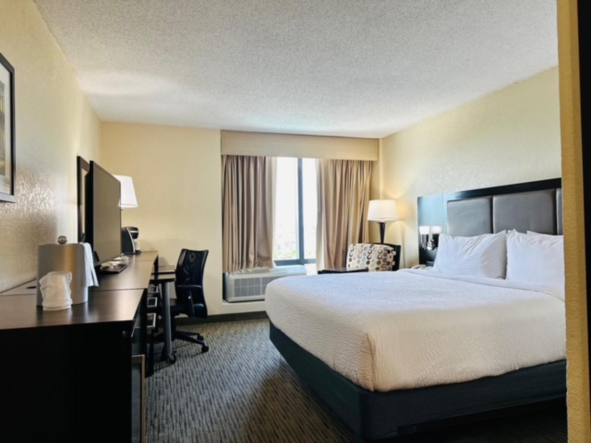 Holiday Inn Miami International Airport By Ihg Miami Springs Екстериор снимка
