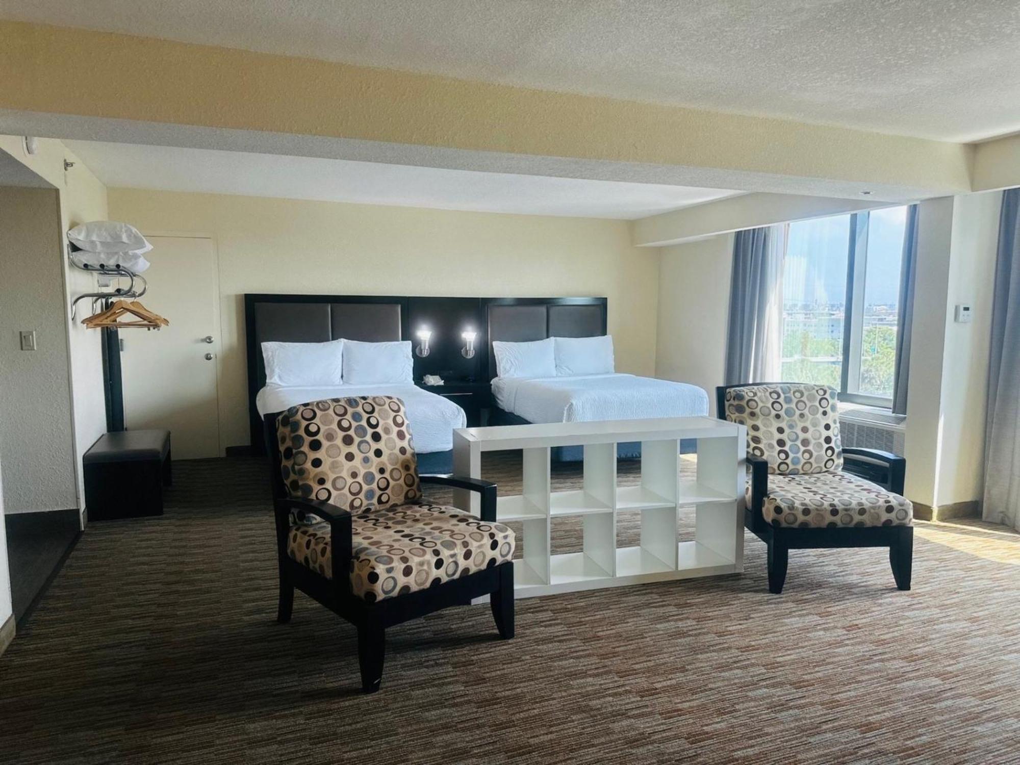 Holiday Inn Miami International Airport By Ihg Miami Springs Екстериор снимка
