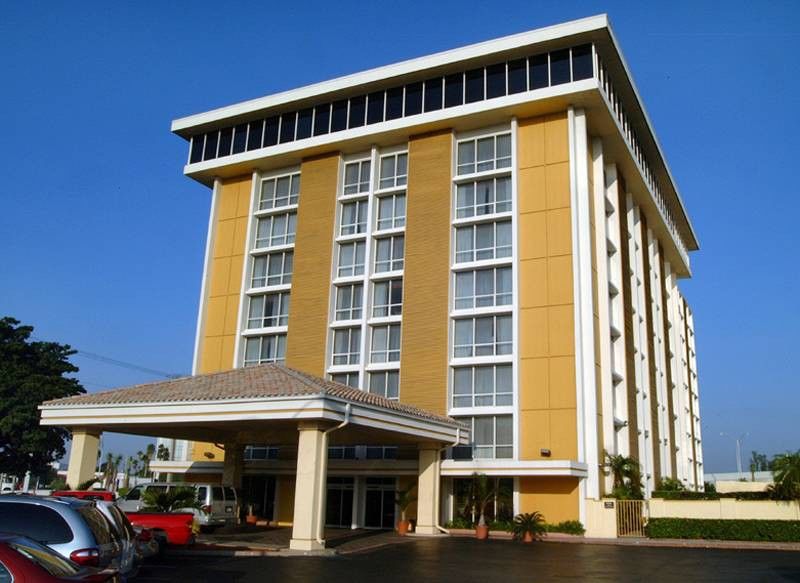 Holiday Inn Miami International Airport By Ihg Miami Springs Екстериор снимка